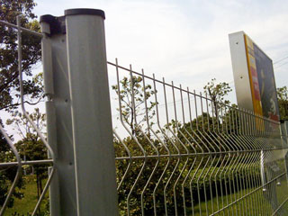 三角折彎護(hù)欄網(wǎng)